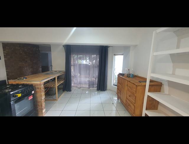 1 BEDROOM FLAT TO LET IN HEIDELBERG CENTRAL